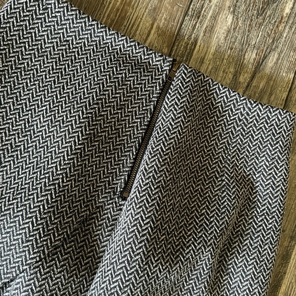 Everyday Chic Boutique Beautiful Skirt, Size Medium - Picture 6 of 12